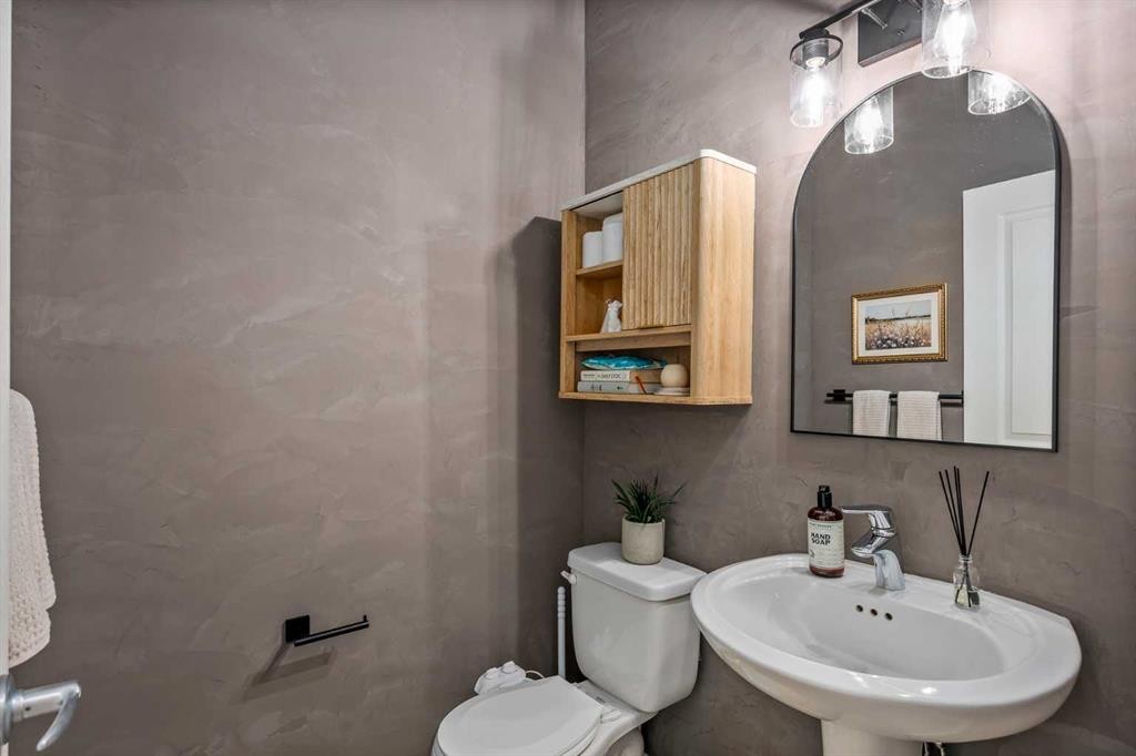 192 Nolanhurst Heights Nw, Calgary, AB - Indoor Photo Showing Bathroom