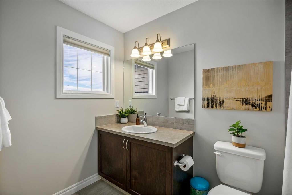192 Nolanhurst Heights Nw, Calgary, AB - Indoor Photo Showing Bathroom