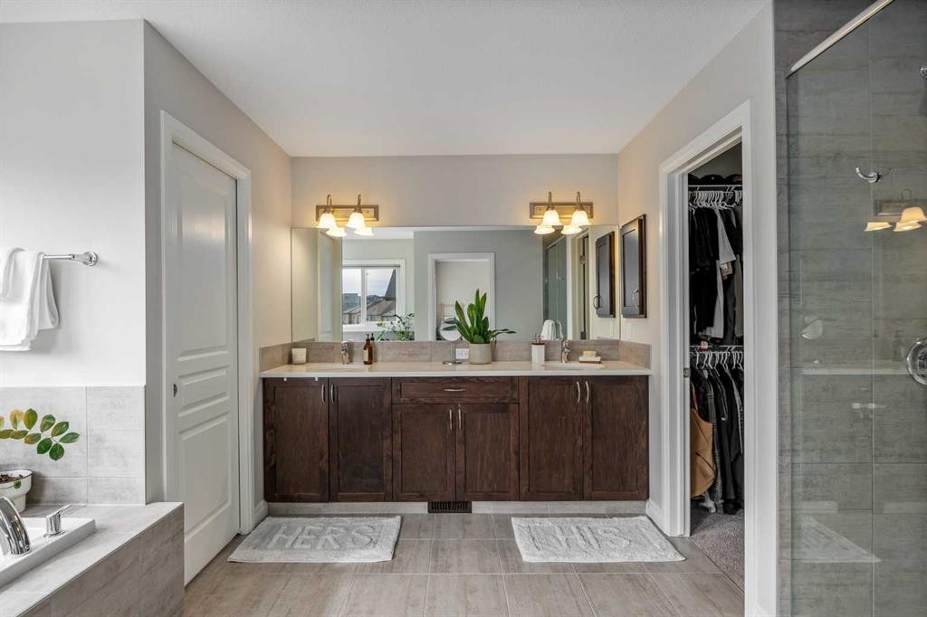 192 Nolanhurst Heights Nw, Calgary, AB - Indoor Photo Showing Bathroom