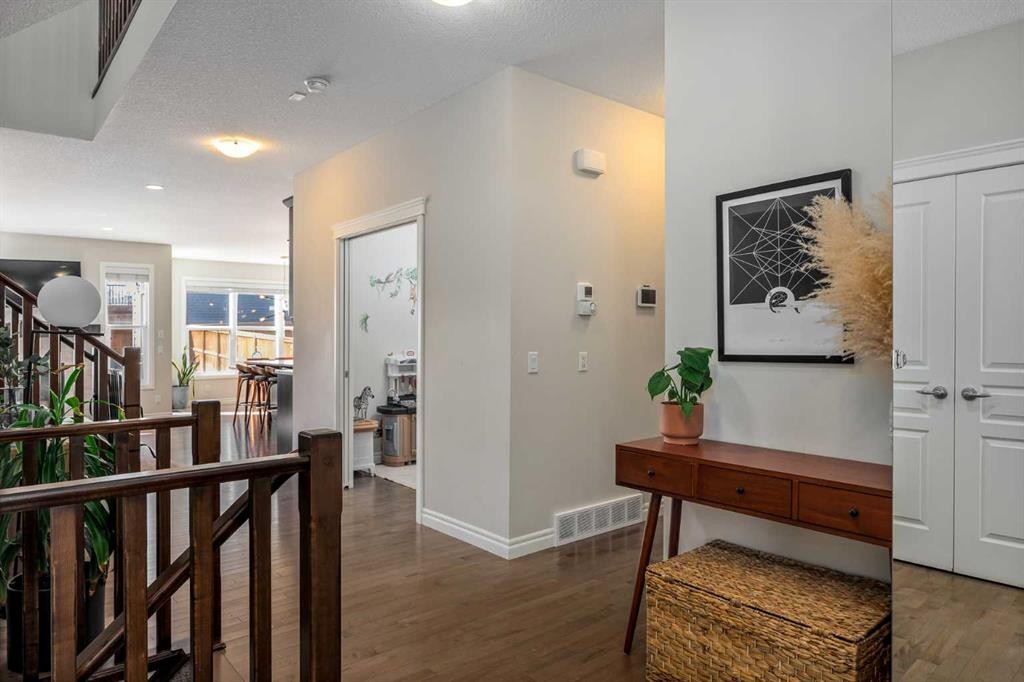 192 Nolanhurst Heights Nw, Calgary, AB - Indoor Photo Showing Other Room