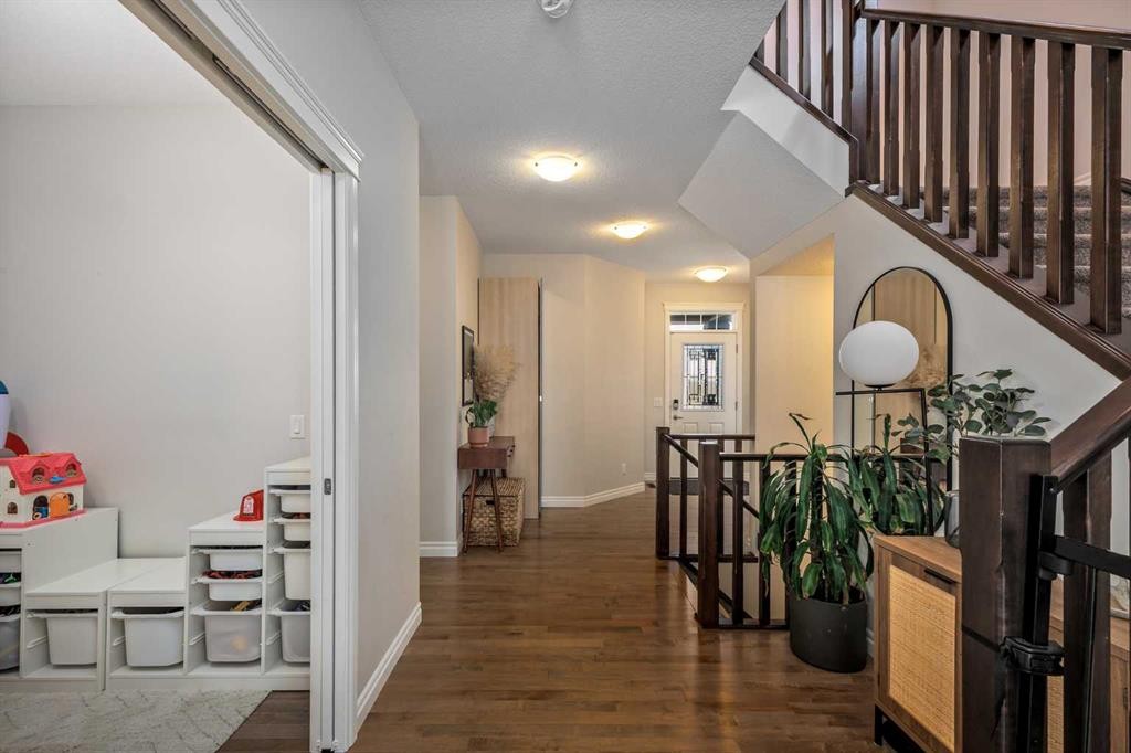 192 Nolanhurst Heights Nw, Calgary, AB - Indoor Photo Showing Other Room