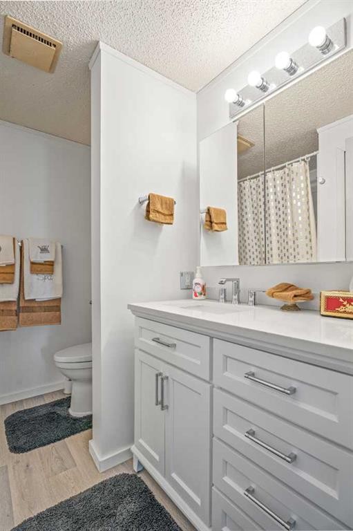 2 Westmount Drive, Cayley, AB - Indoor Photo Showing Bathroom