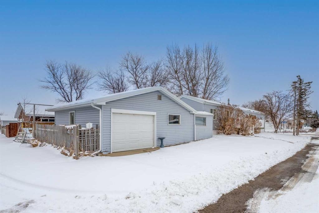 2 Westmount Drive, Cayley, AB - Outdoor