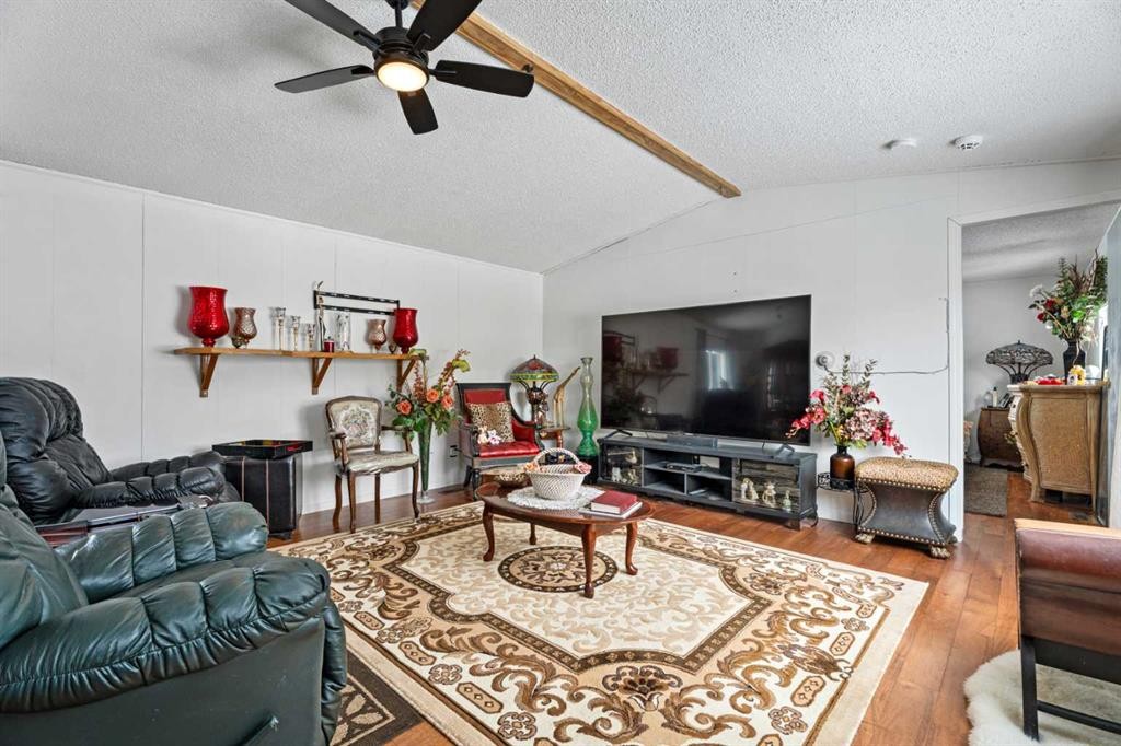 2 Westmount Drive, Cayley, AB - Indoor Photo Showing Living Room