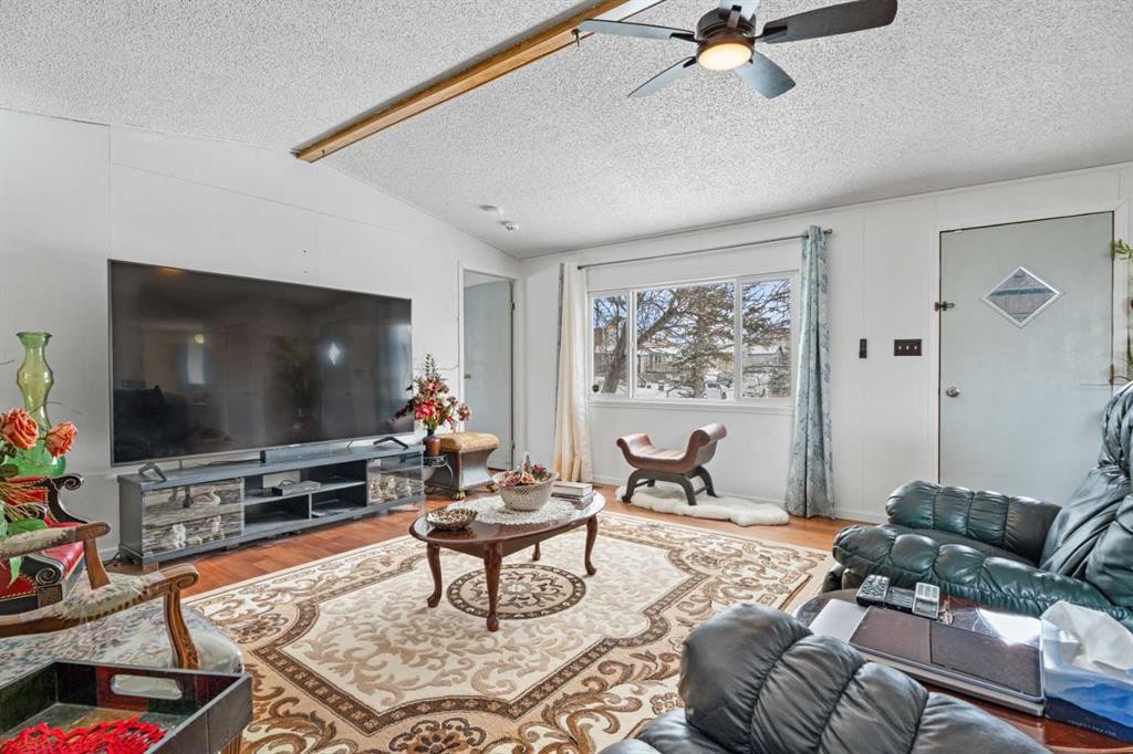 2 Westmount Drive, Cayley, AB - Indoor Photo Showing Living Room