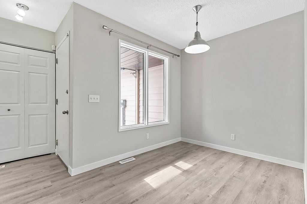 129 Berwick Drive Nw, Calgary, AB - Indoor Photo Showing Other Room