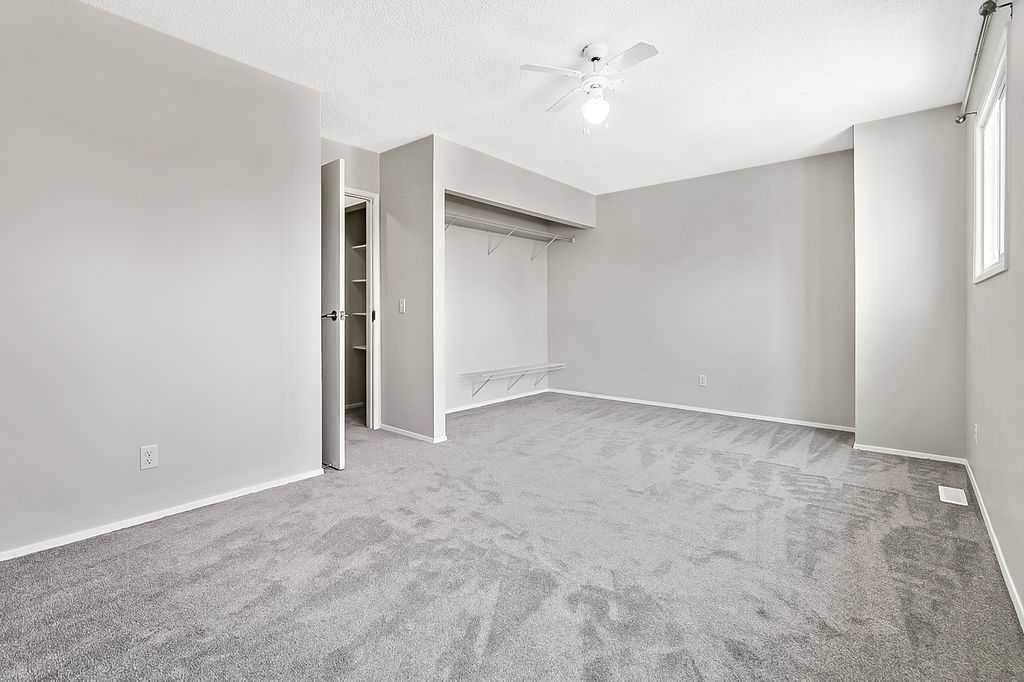 129 Berwick Drive Nw, Calgary, AB - Indoor Photo Showing Other Room