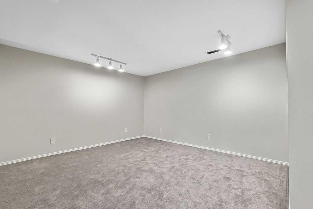 129 Berwick Drive Nw, Calgary, AB - Indoor Photo Showing Other Room