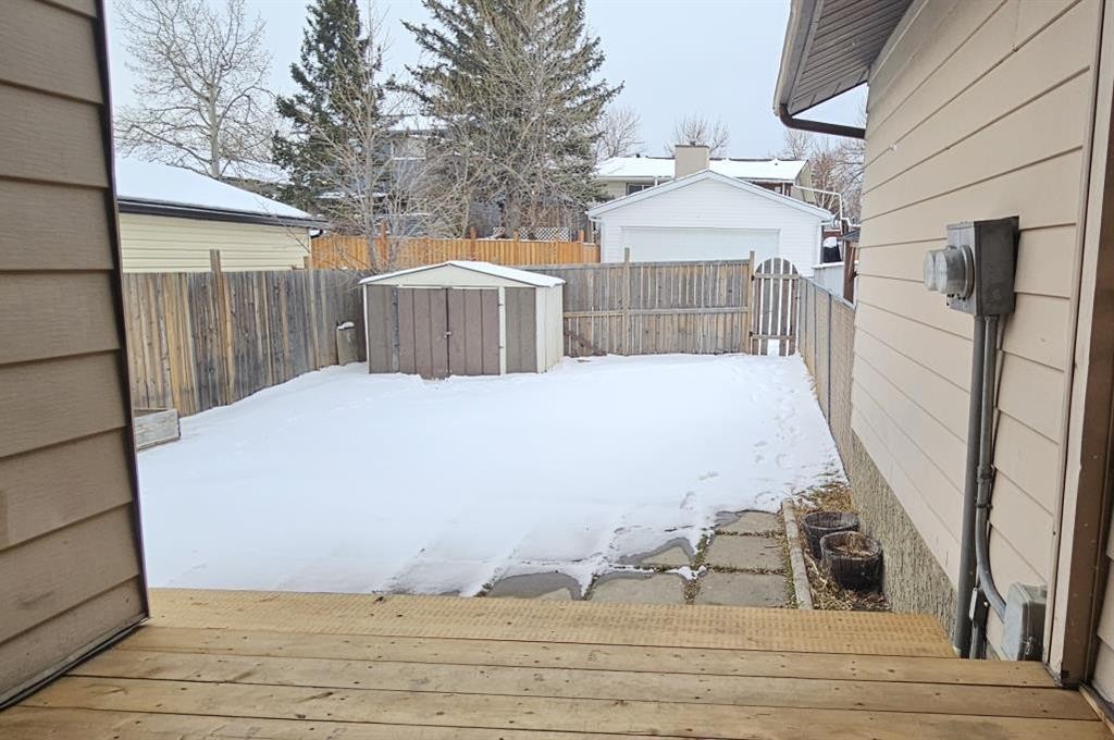 129 Berwick Drive Nw, Calgary, AB - Outdoor With Exterior