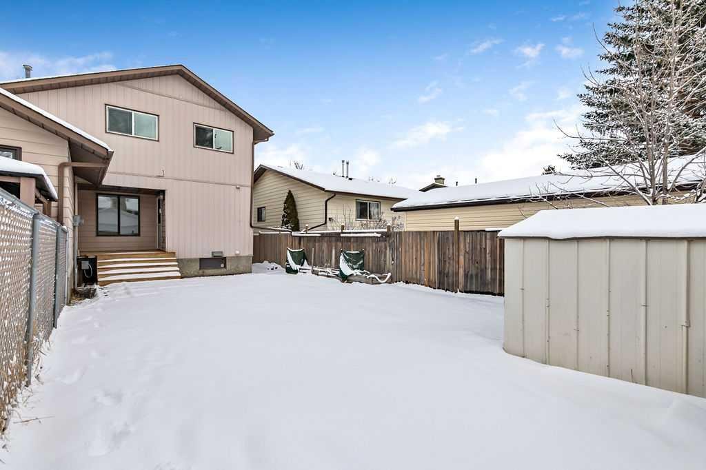 129 Berwick Drive Nw, Calgary, AB - Outdoor