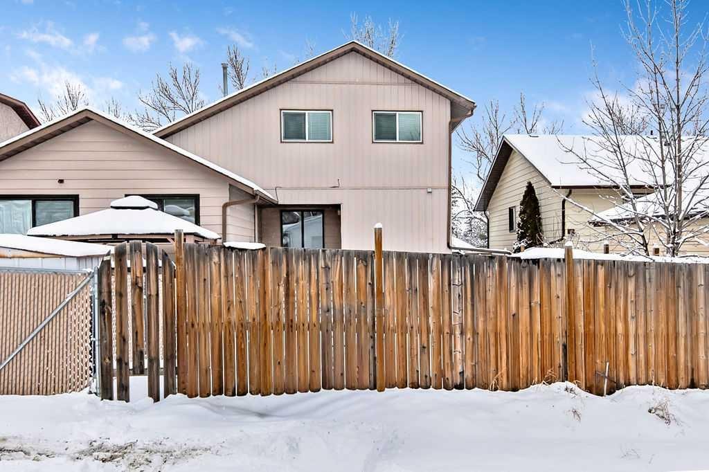 129 Berwick Drive Nw, Calgary, AB - Outdoor