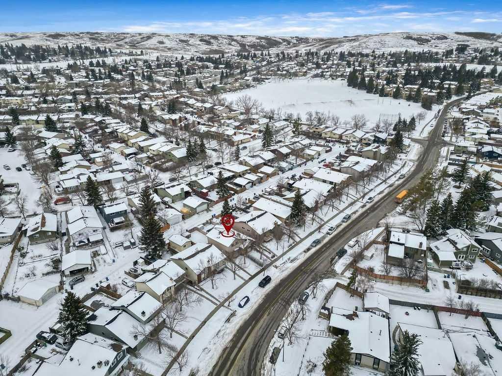 129 Berwick Drive Nw, Calgary, AB - Outdoor With View