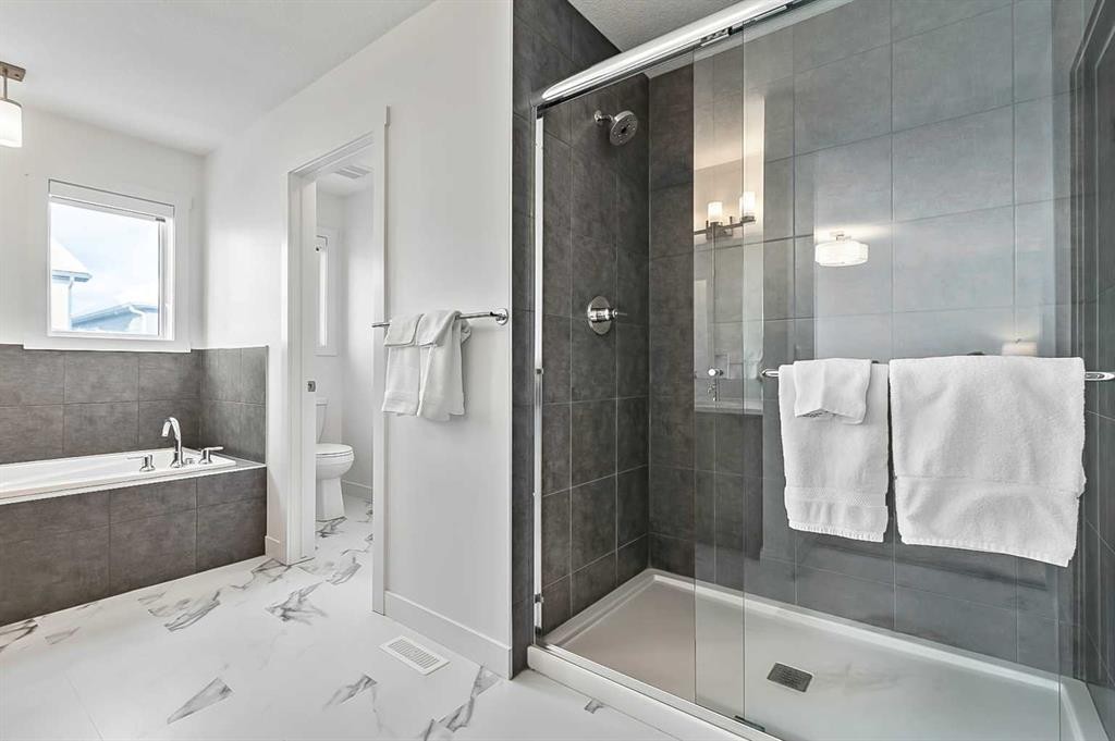 882 Bluerock Way Sw, Calgary, AB - Indoor Photo Showing Bathroom