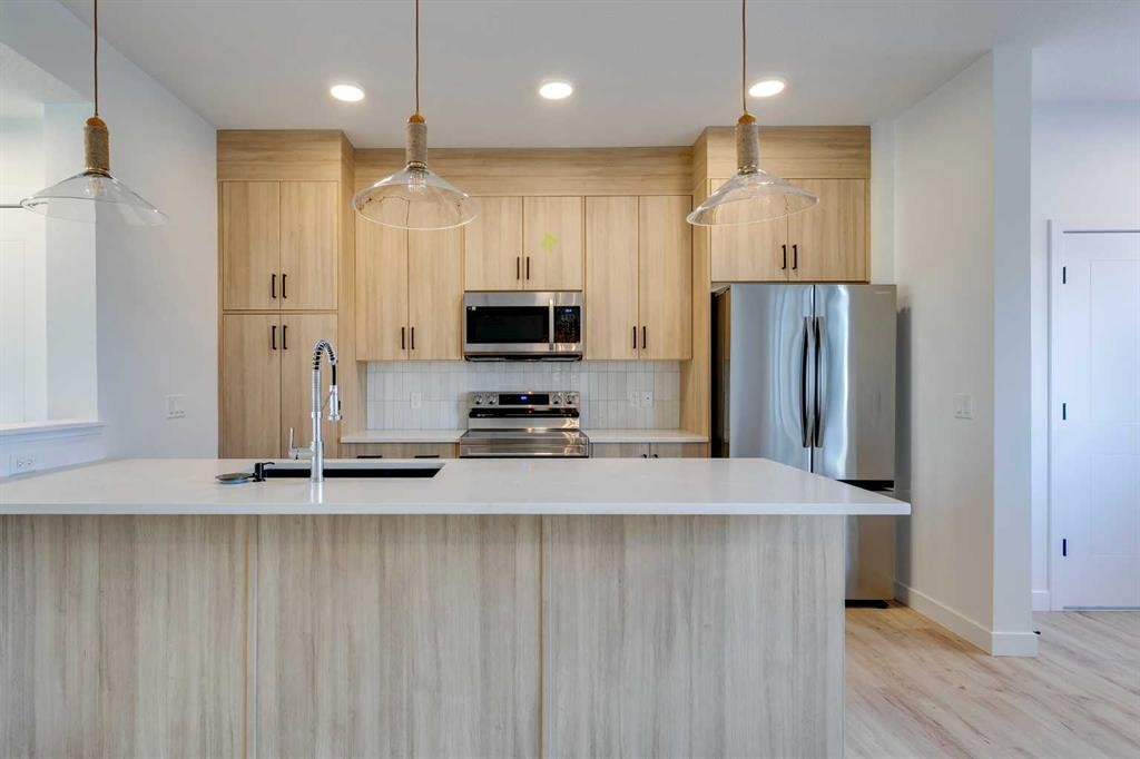 174 Greystone Boulevard, Cochrane, AB - Indoor Photo Showing Kitchen With Upgraded Kitchen