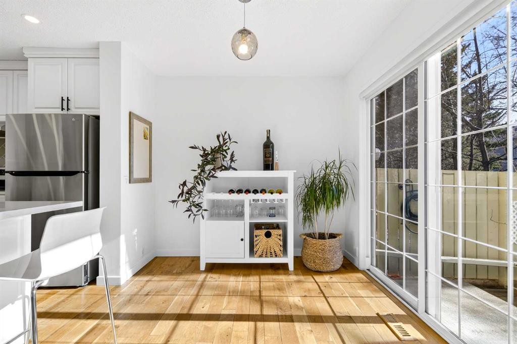 77 Point Drive Nw, Calgary, AB - Photo Showing Other Room