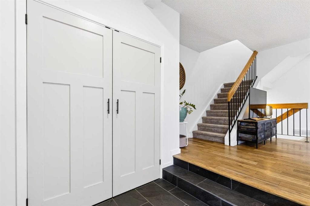 77 Point Drive Nw, Calgary, AB - Indoor Photo Showing Other Room