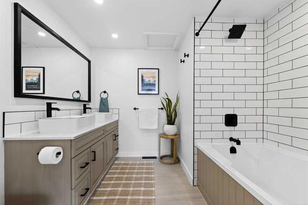 77 Point Drive Nw, Calgary, AB - Indoor Photo Showing Bathroom