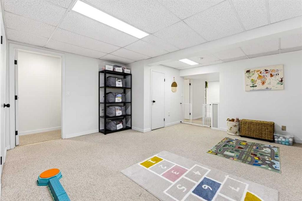 77 Point Drive Nw, Calgary, AB - Indoor Photo Showing Other Room
