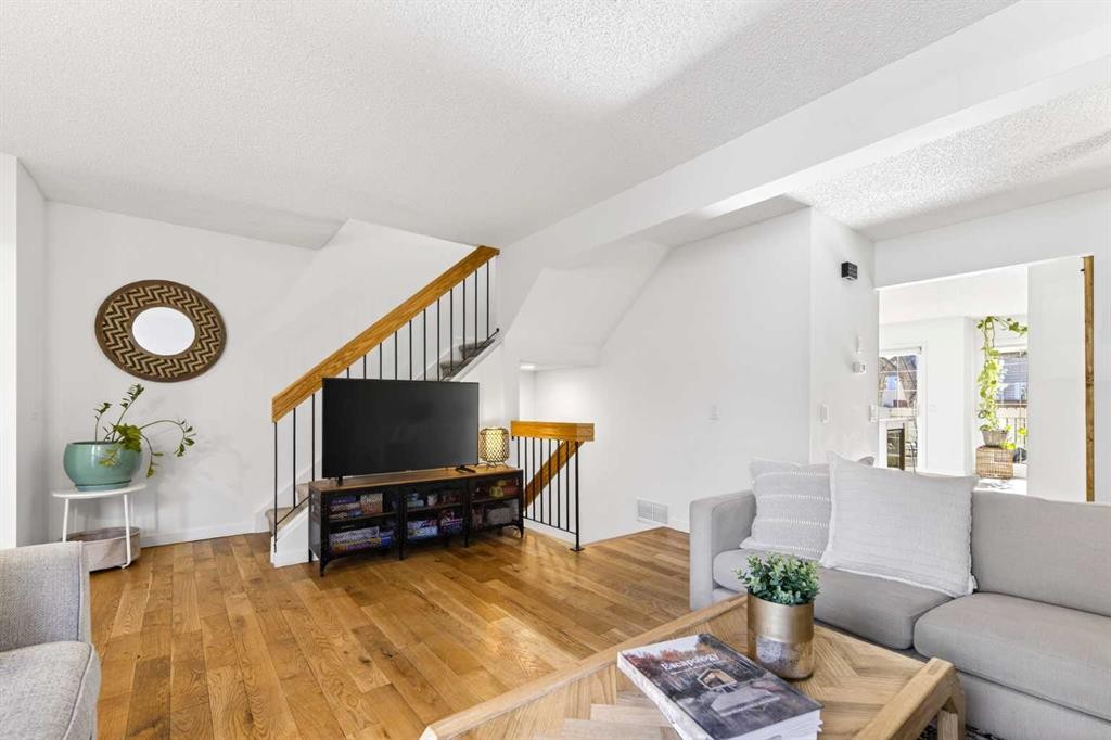 77 Point Drive Nw, Calgary, AB - Indoor Photo Showing Living Room