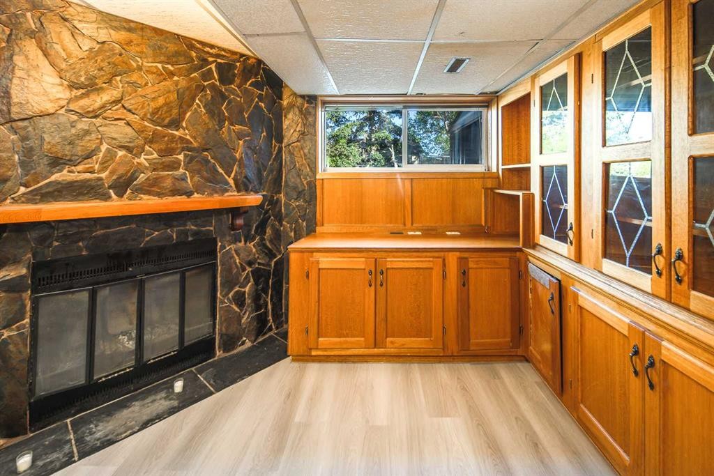 20 Bernard Way Nw, Calgary, AB - Indoor With Fireplace