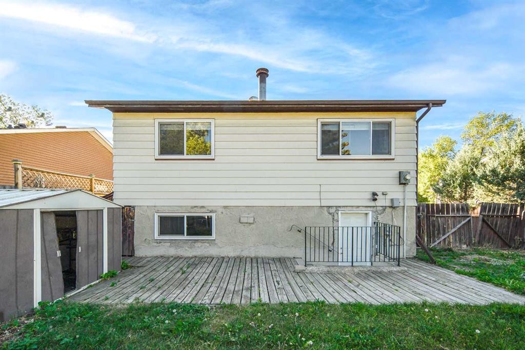 20 Bernard Way Nw, Calgary, AB - Outdoor With Exterior