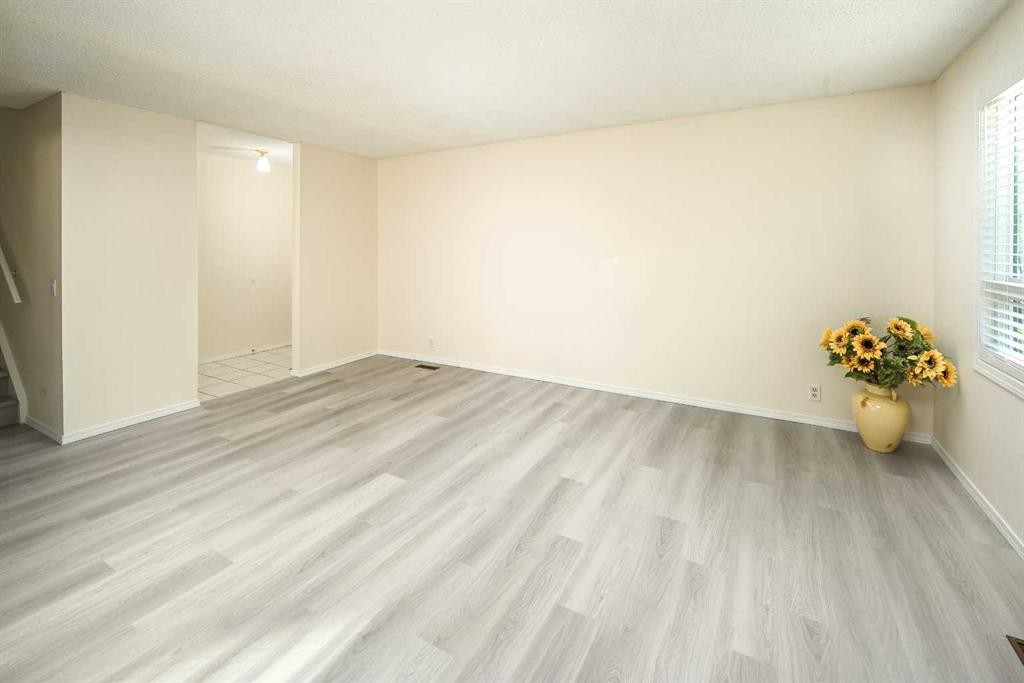 20 Bernard Way Nw, Calgary, AB - Indoor Photo Showing Other Room