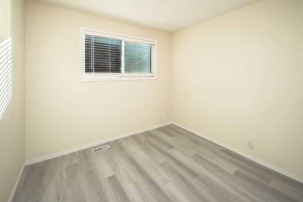 20 Bernard Way Nw, Calgary, AB - Indoor Photo Showing Other Room