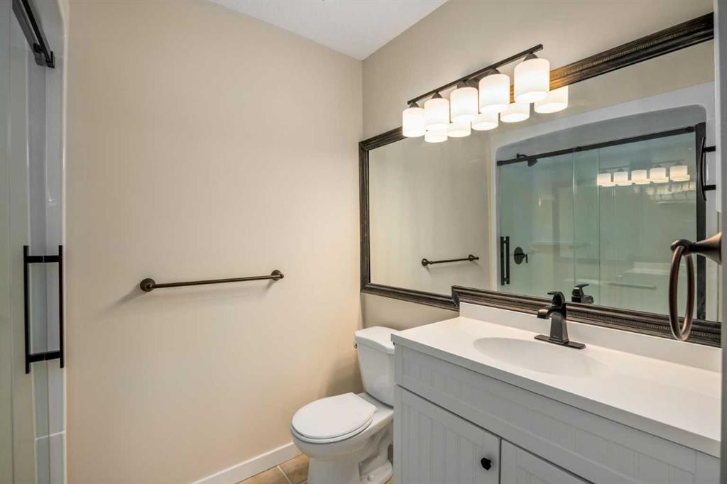 131 Stratton Crescent Sw, Calgary, AB - Indoor Photo Showing Bathroom