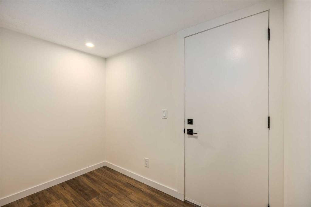 131 Stratton Crescent Sw, Calgary, AB - Indoor Photo Showing Other Room