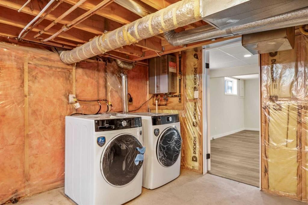 131 Stratton Crescent Sw, Calgary, AB - Indoor Photo Showing Laundry Room