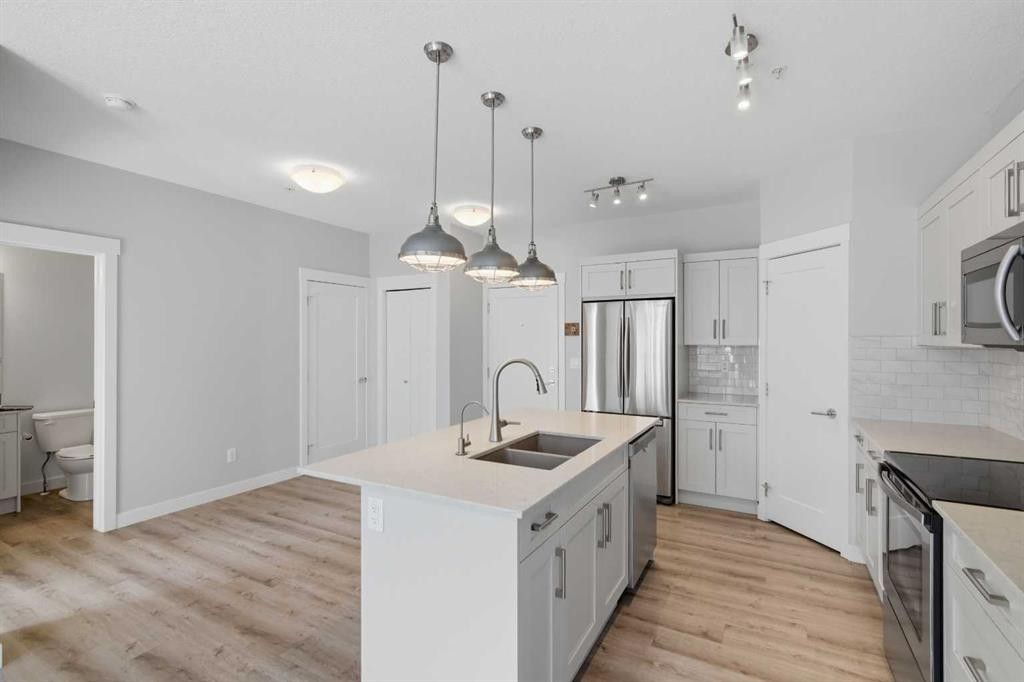 213-20 Walgrove Walk Se, Calgary, AB - Indoor Photo Showing Kitchen With Stainless Steel Kitchen With Double Sink With Upgraded Kitchen