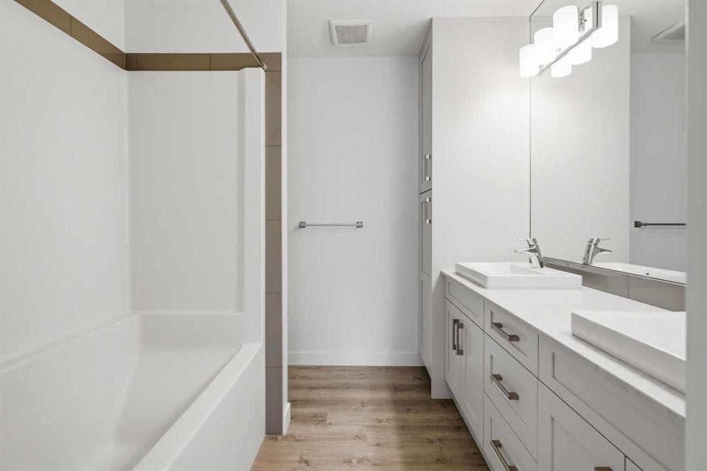 213-20 Walgrove Walk Se, Calgary, AB - Indoor Photo Showing Bathroom
