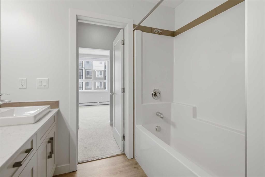 213-20 Walgrove Walk Se, Calgary, AB - Indoor Photo Showing Bathroom