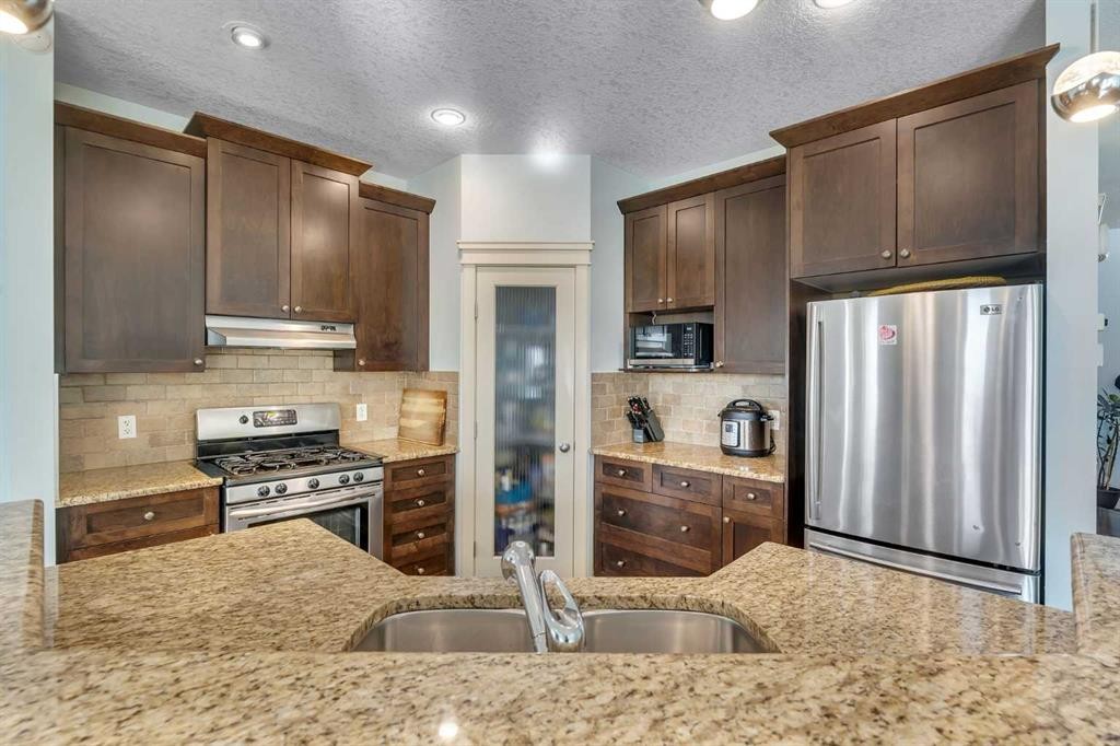 156 Bishop Crescent Nw, Langdon, AB - Indoor Photo Showing Kitchen With Stainless Steel Kitchen With Double Sink With Upgraded Kitchen