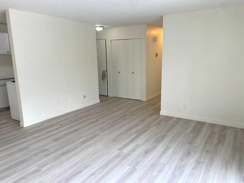 1917 5 Street Sw, Calgary, AB - Indoor Photo Showing Other Room