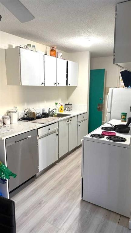1917 5 Street Sw, Calgary, AB - Indoor Photo Showing Kitchen