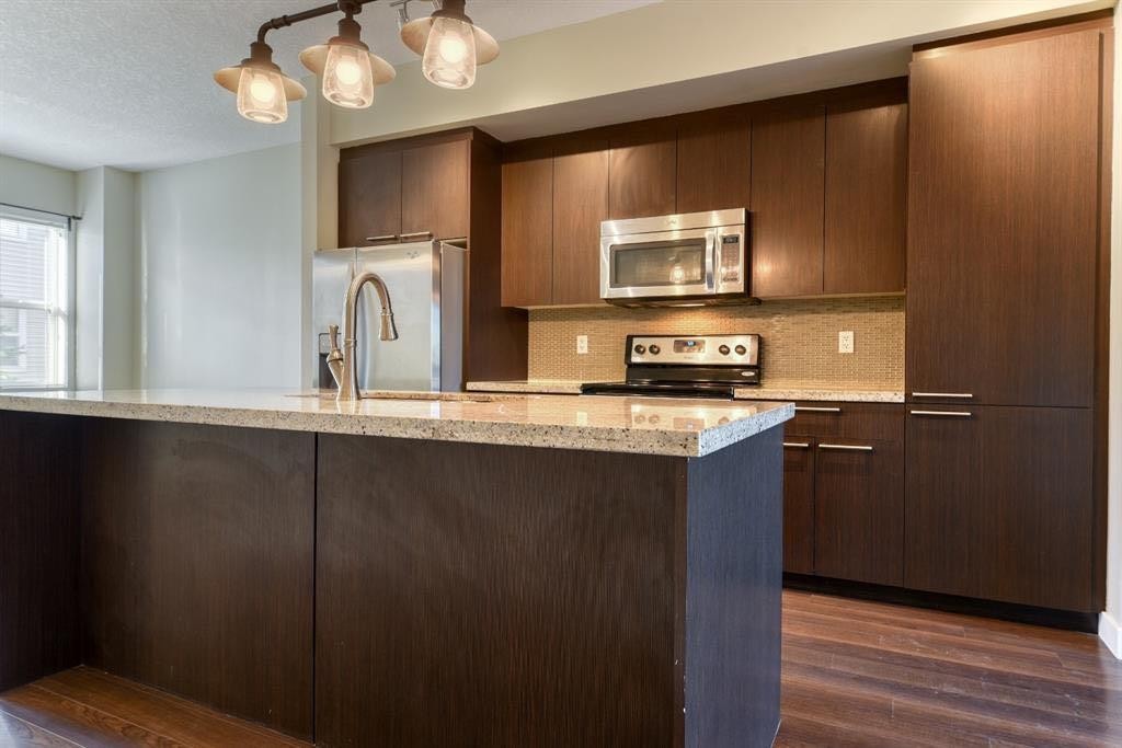 333 Silverado Common Sw, Calgary, AB - Indoor Photo Showing Kitchen With Upgraded Kitchen