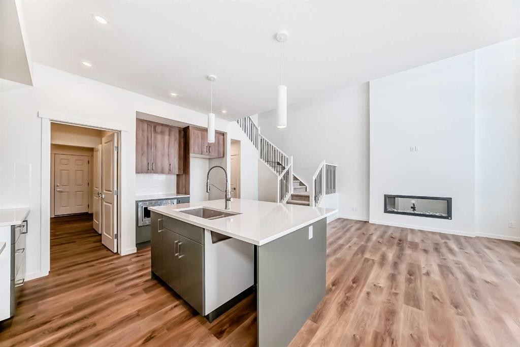 23 Bartlett Crescent Se, Calgary, AB - Indoor Photo Showing Kitchen With Upgraded Kitchen