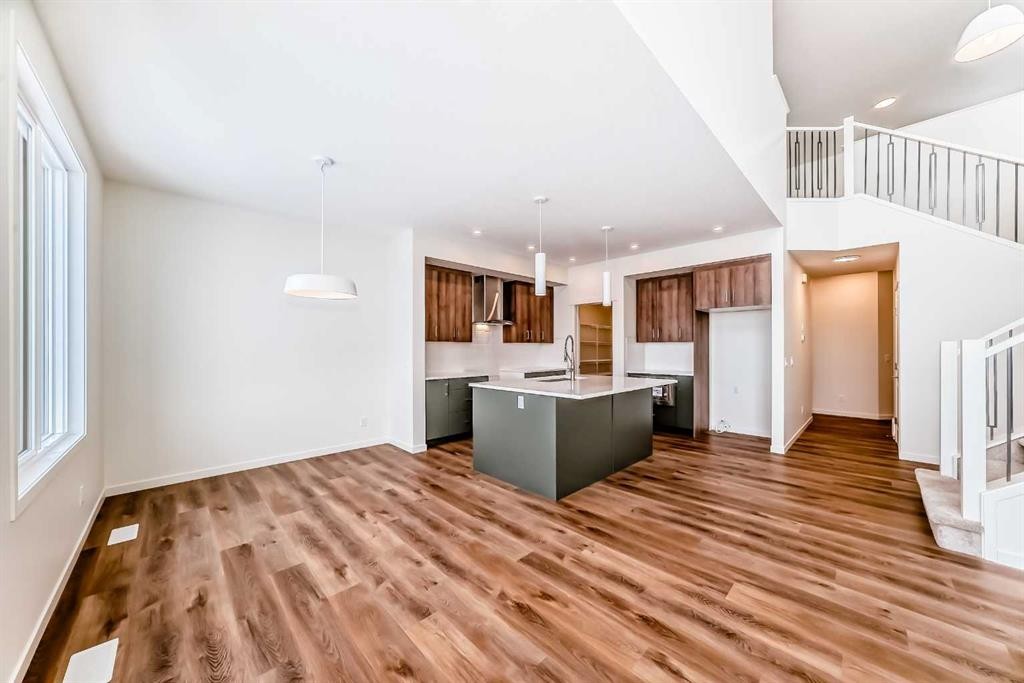 23 Bartlett Crescent Se, Calgary, AB - Indoor Photo Showing Kitchen