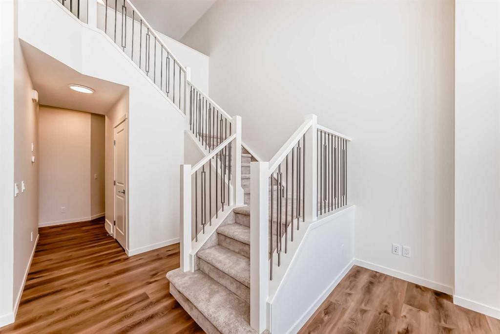 23 Bartlett Crescent Se, Calgary, AB - Indoor Photo Showing Other Room