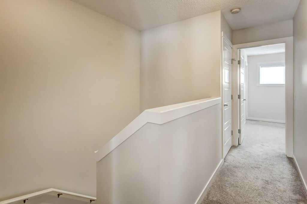 210 Cranbrook Square Se, Calgary, AB - Indoor Photo Showing Other Room