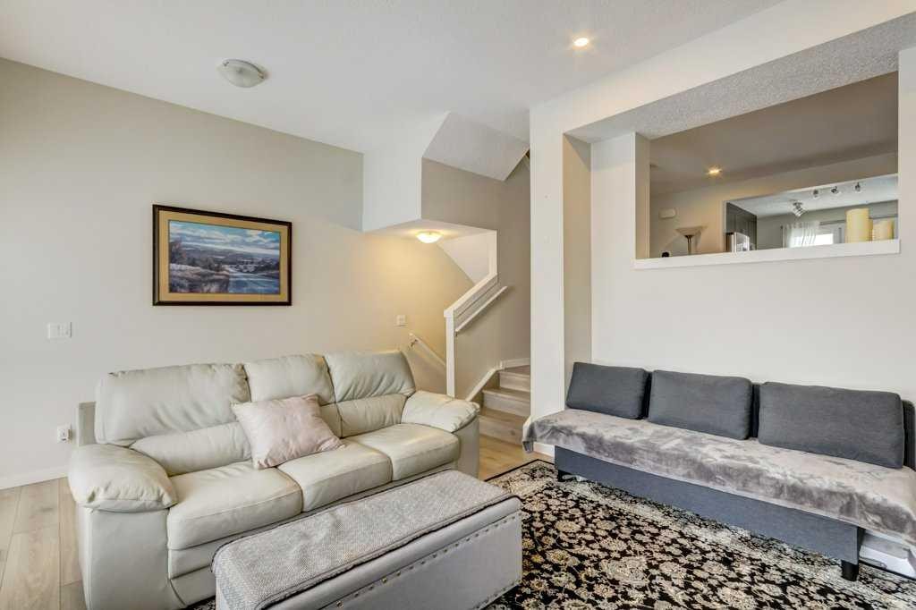 210 Cranbrook Square Se, Calgary, AB - Indoor Photo Showing Living Room
