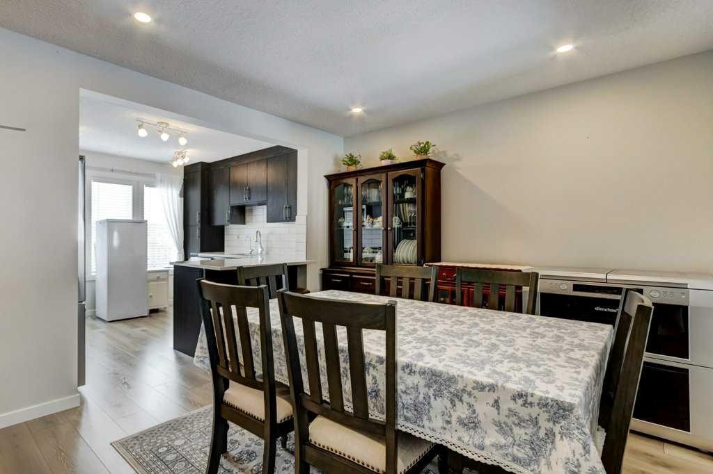 210 Cranbrook Square Se, Calgary, AB - Indoor Photo Showing Dining Room