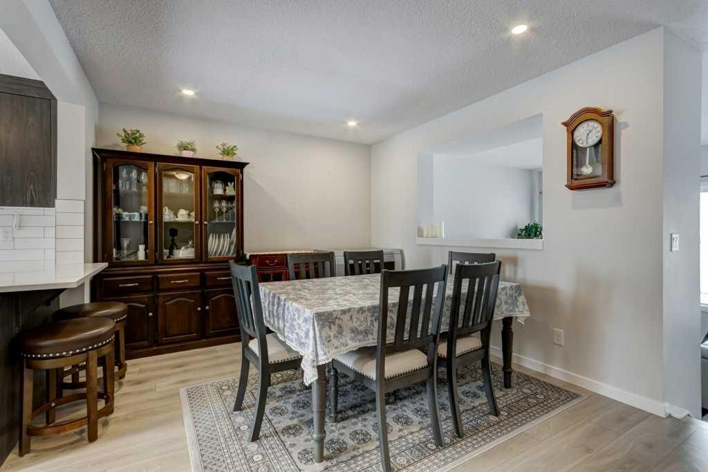 210 Cranbrook Square Se, Calgary, AB - Indoor Photo Showing Dining Room