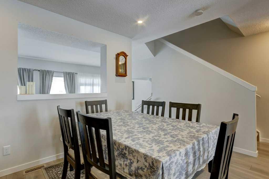 210 Cranbrook Square Se, Calgary, AB - Indoor Photo Showing Dining Room