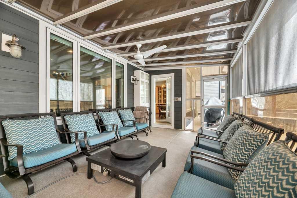 392 Rainbow Falls Way, Chestermere, AB - Indoor Photo Showing Living Room