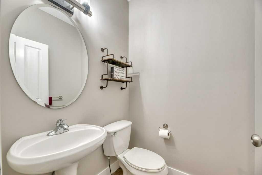 392 Rainbow Falls Way, Chestermere, AB - Indoor Photo Showing Bathroom