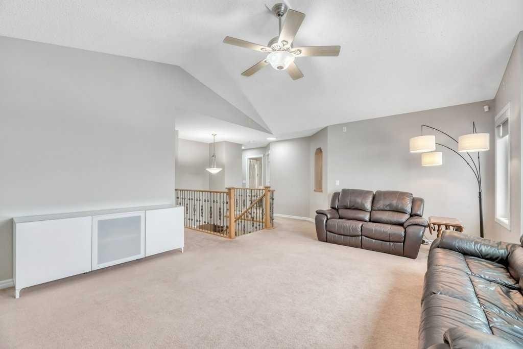 392 Rainbow Falls Way, Chestermere, AB - Indoor Photo Showing Living Room
