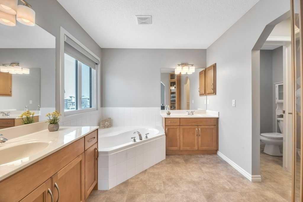 392 Rainbow Falls Way, Chestermere, AB - Indoor Photo Showing Bathroom