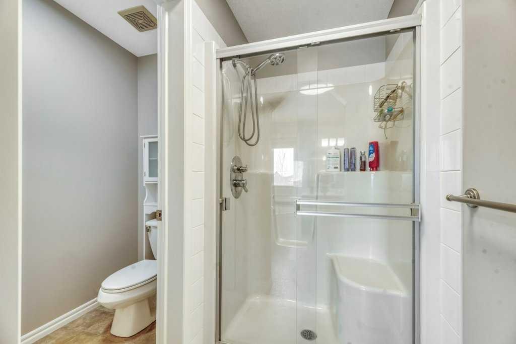 392 Rainbow Falls Way, Chestermere, AB - Indoor Photo Showing Bathroom